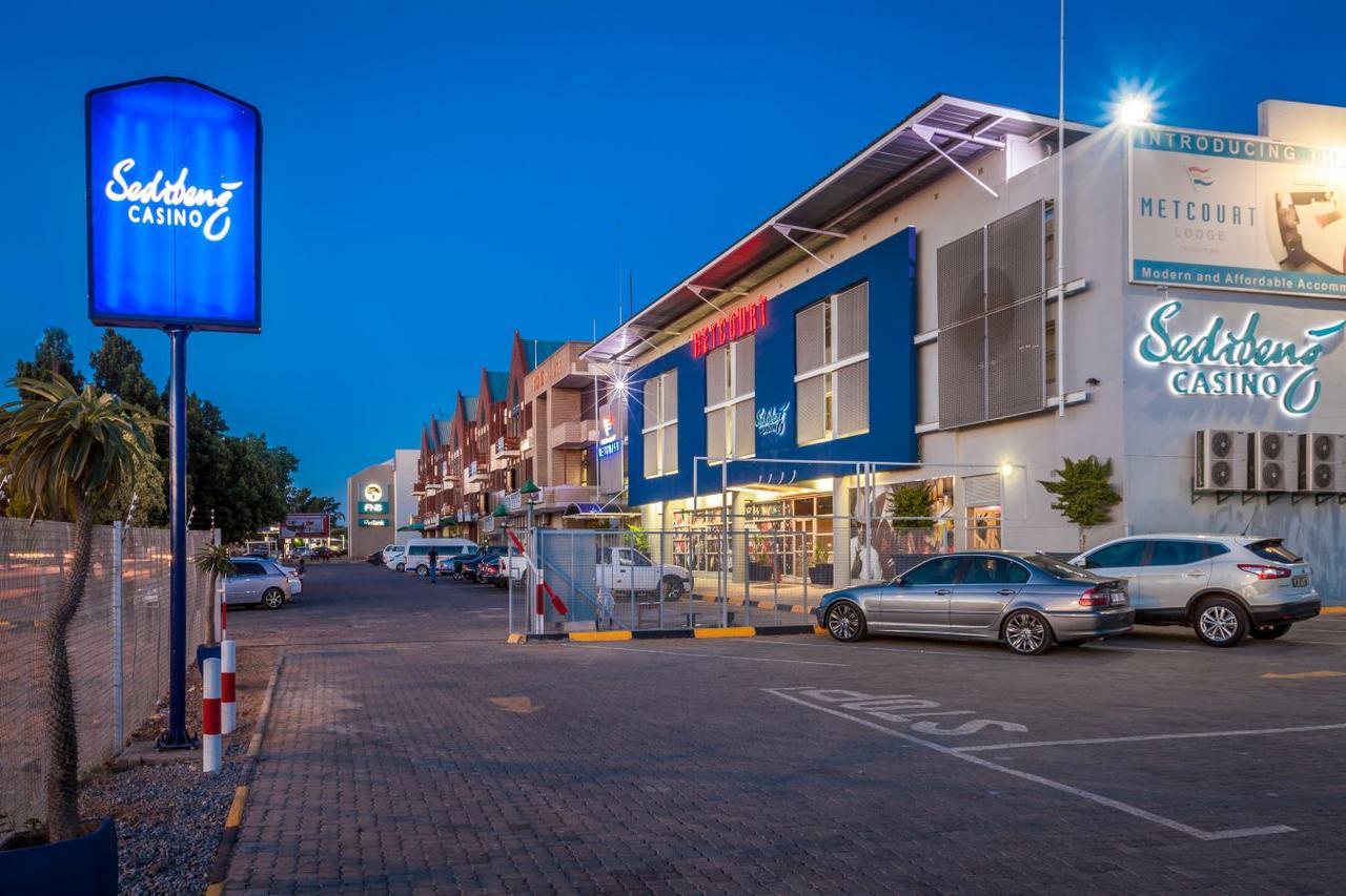 Peermont Metcourt Hotel Francistown Exterior photo